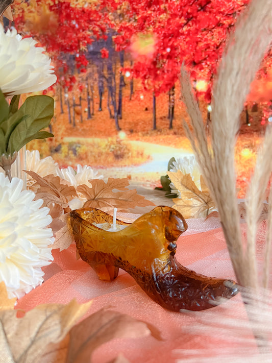 Amber Witch’s Slipper Candle